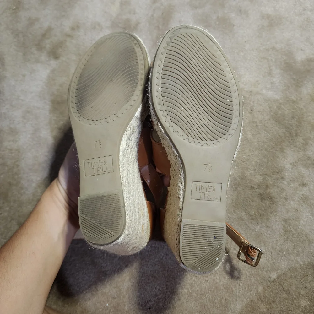 Women's Tan Wedge Sandals Sz 7.5 - Picture 9 of 11